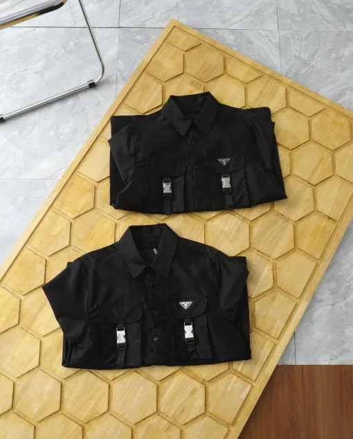 Premium Prada Kurzarmhemden Schwarz Nylon Style