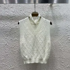 Hochwertige Chanel-Weste im weißen Strickstil