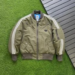 Premium Adidas Mäntel Oliv Nylon Casual Style