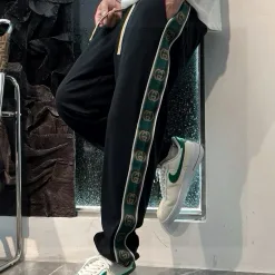 Luxuriöse Gucci Jogginghose in schwarzem Strick mit Stickerei