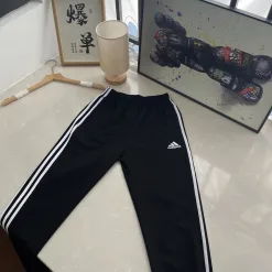 Premium Adidas Hosen Streifenkollektion