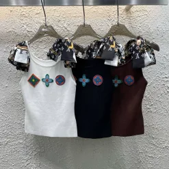 Premium Louis Vuitton Weste im weißen Strick-Stickerei-Stil