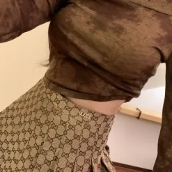 Luxuriöser Gucci-Faltenrock im Khaki-Jacquard-Stil
