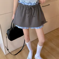 Premium Miu Miu Shorts im blauen Logo-Stil