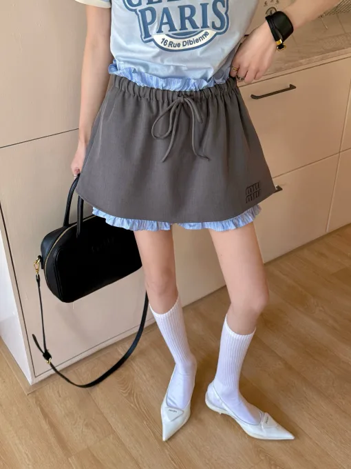 Premium Miu Miu Shorts im blauen Logo-Stil