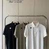 Luxuriöses Descente Poloshirt in Schwarz, atmungsaktive Kollektion