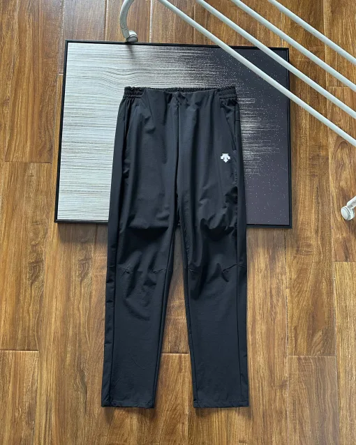 Hochwertige Descente-Hose in Schwarz, lässiger Stil
