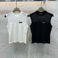Hochwertige Miu Miu Weste in weißem Strick-Logo-Stil