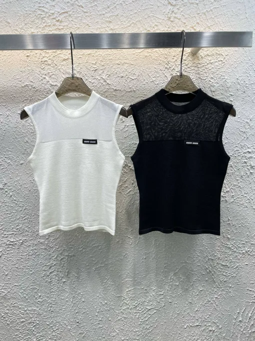 Hochwertige Miu Miu Weste in weißem Strick-Logo-Stil