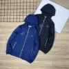 Luxus Prada Langarmshirt im schwarzen Logo-Stil