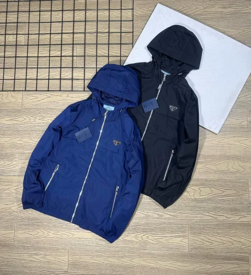 Luxus Prada Langarmshirt im schwarzen Logo-Stil