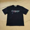 Luxuriöse Givenchy Kurzarm-Kollektion aus atmungsaktiver Baumwolle