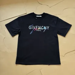 Luxuriöse Givenchy Kurzarm-Kollektion aus atmungsaktiver Baumwolle