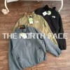 Hochwertige The North Face Jacke in Schwarz, Stickerei-Kollektion