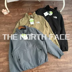Hochwertige The North Face Jacke in Schwarz, Stickerei-Kollektion