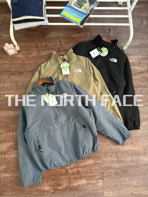 Hochwertige The North Face Jacke in Schwarz, Stickerei-Kollektion