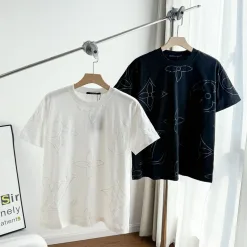 Bestseller Louis Vuitton Kurzarm-T-Shirt im schwarzen Monogramm-Stil