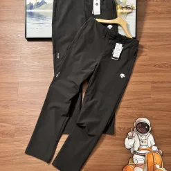 Hochwertige Descente-Hose im atmungsaktiven Stil