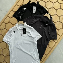 Hochwertiges Descente Kurzarm-Shirt im schwarzen Logo-Stil