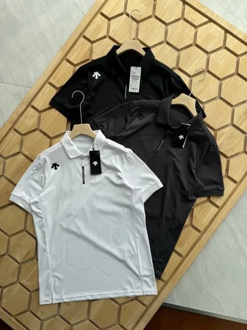 Hochwertiges Descente Kurzarm-Shirt im schwarzen Logo-Stil