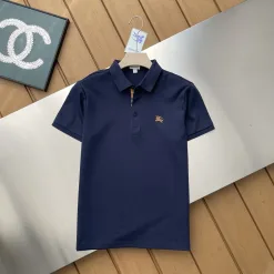 Luxuriöse Burberry Kurzarm-Kollektion mit schwarzem Logo