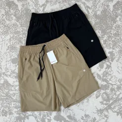 Hochwertige Lululemon Shorts aus schwarzer, atmungsaktiver Nylonkollektion