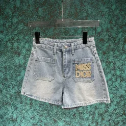 Hochwertige Dior-Shorts im bestickten Denim-Stil