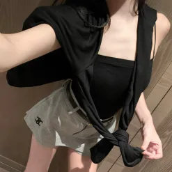 Luxus-Kurzrock von Celine, Kollektion mit Stickereien in Schwarz