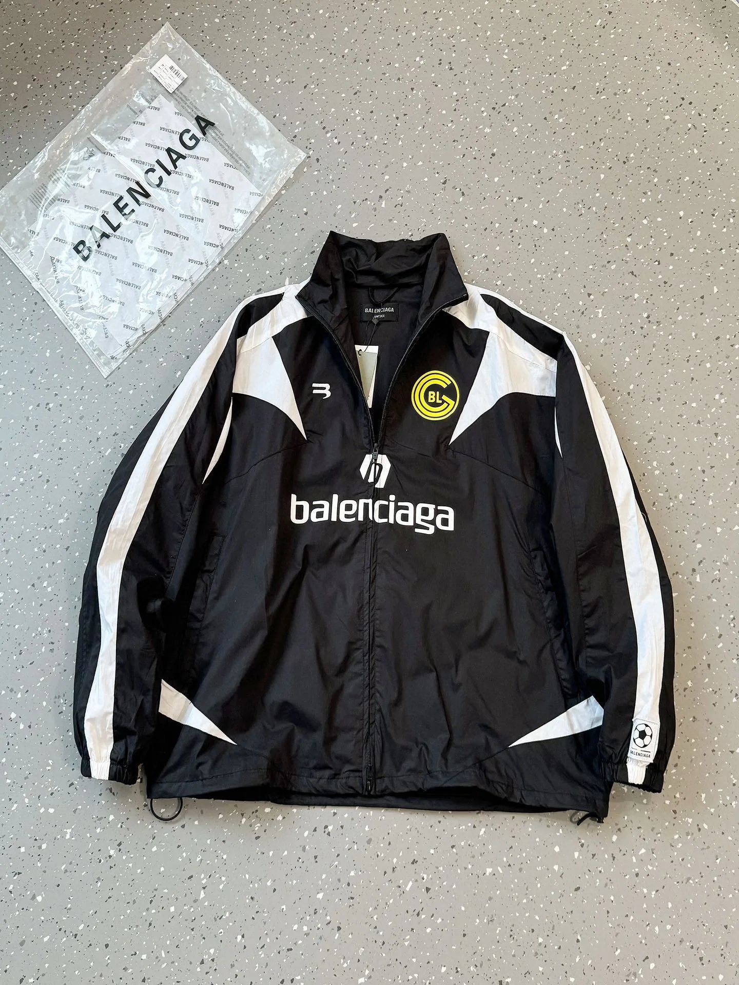 Balenciaga Mantel