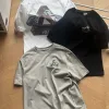 Hochwertiges Oakley-Kurzarmshirt aus schwarzer Baumwolle im Logo-Stil