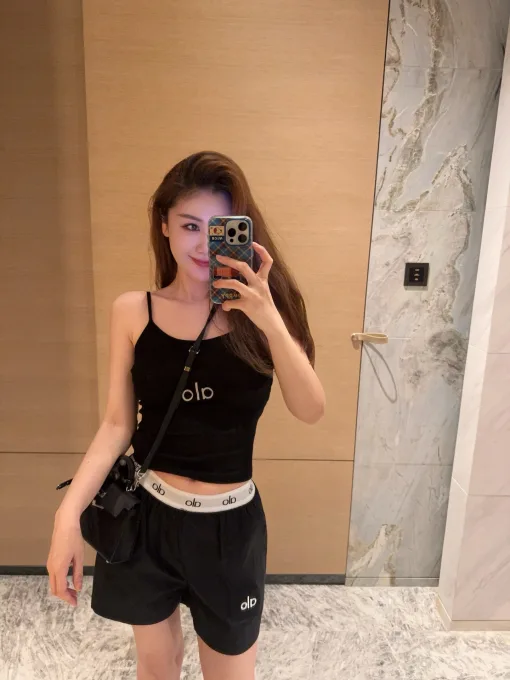 Luxuriöse Alo-Shorts im bestickten Stil in Schwarz