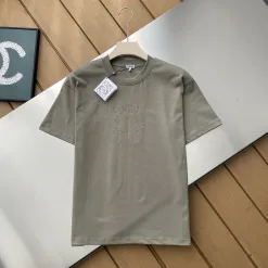 Luxus-Kollektion mit kurzen Ärmeln und schwarzer Baumwolle und Stickerei von Loewe