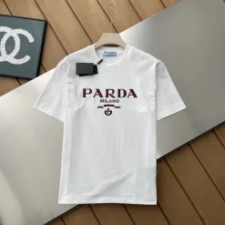 Hochwertiges Prada Kurzarm-Shirt aus schwarzer Baumwolle im sportlichen Stil