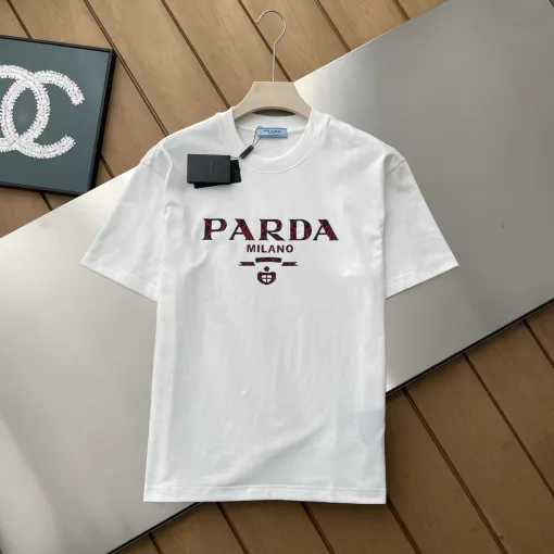 Hochwertiges Prada Kurzarm-Shirt aus schwarzer Baumwolle im sportlichen Stil
