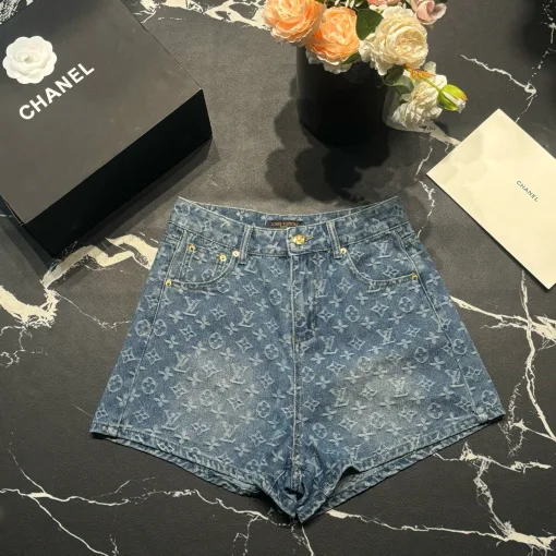 Premium Louis Vuitton Shorts im Jacquard-Stil aus goldenem Leder
