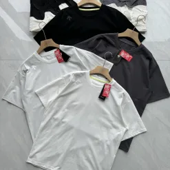 Bestseller Descente Kurzarmhemd Schwarz Baumwolle Minimalistischer Stil