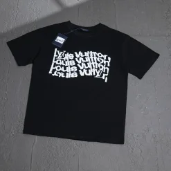 Luxuriöser Louis Vuitton Kurzarm-Printstil