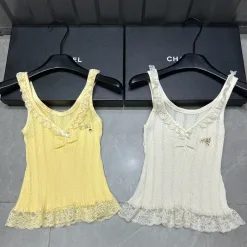 Hochwertige Hosenträger aus der Miu Miu Yellow Knit Kollektion
