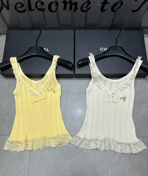 Hochwertige Hosenträger aus der Miu Miu Yellow Knit Kollektion