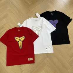 Hochwertiges Nike Kurzarm-Shirt aus schwarzem Leder mit Logo-Luxus