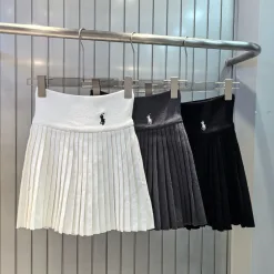 Hochwertiger Faltenrock von Ralph Lauren in Grau, Strick, bestickt