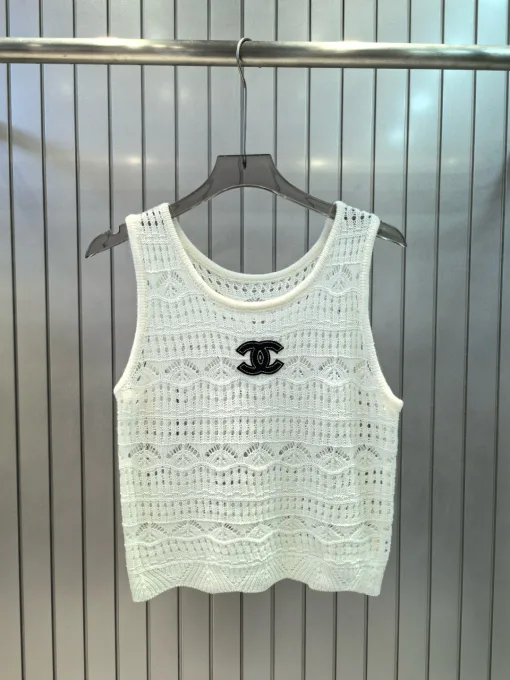 Hochwertige Chanel Weste aus weißer Strickstickerei-Kollektion