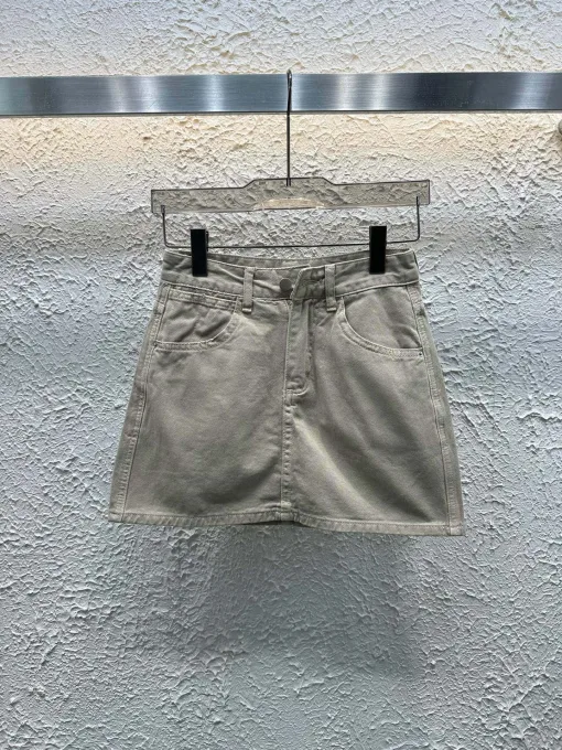 Premium Chanel Kurzrock im Denim-Stil mit Stickerei
