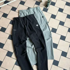 Hochwertige Descente-Hose in Schwarz, lässiger Stil