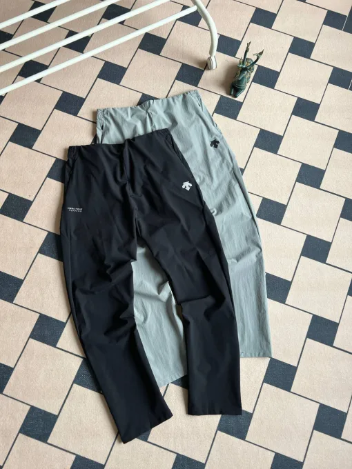 Hochwertige Descente-Hose in Schwarz, lässiger Stil