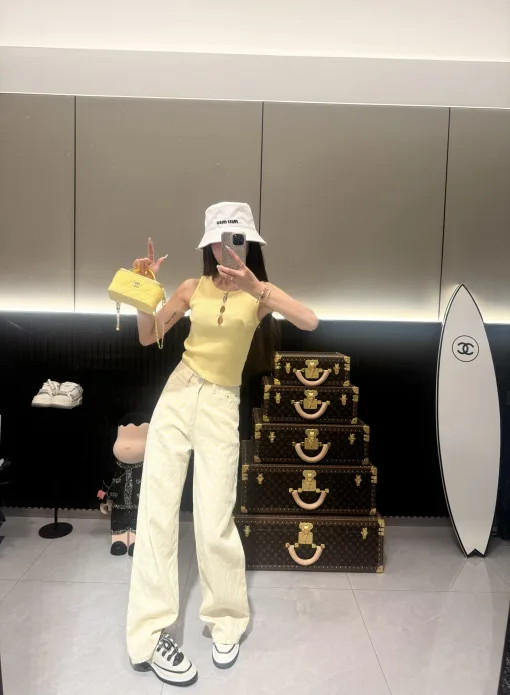 Hochwertige Chanel Weste Weiß Strick Kollektion