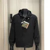 Hochwertiger Armani-Mantel in Schwarz