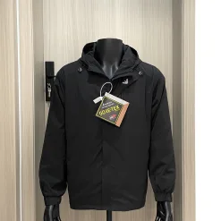 Hochwertiger Armani-Mantel in Schwarz