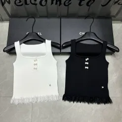 Hochwertige Chanel-Weste im weißen Strickstil