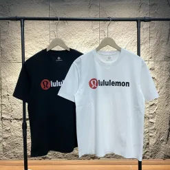 Bestseller: Kurzarm-Kollektion aus schwarzer Baumwolle von Lululemon